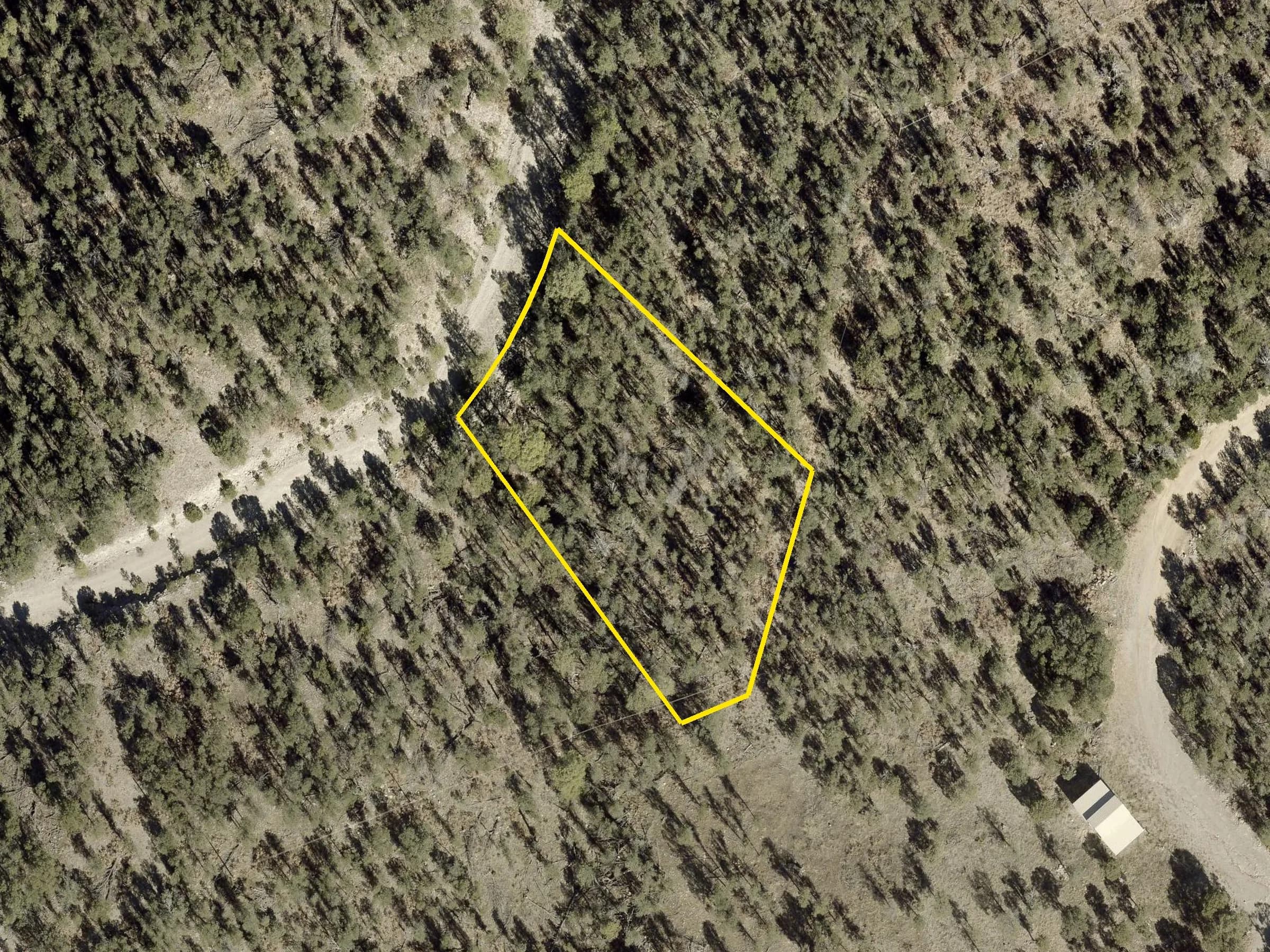 County 2026 aerial with the lot outlined in yellow