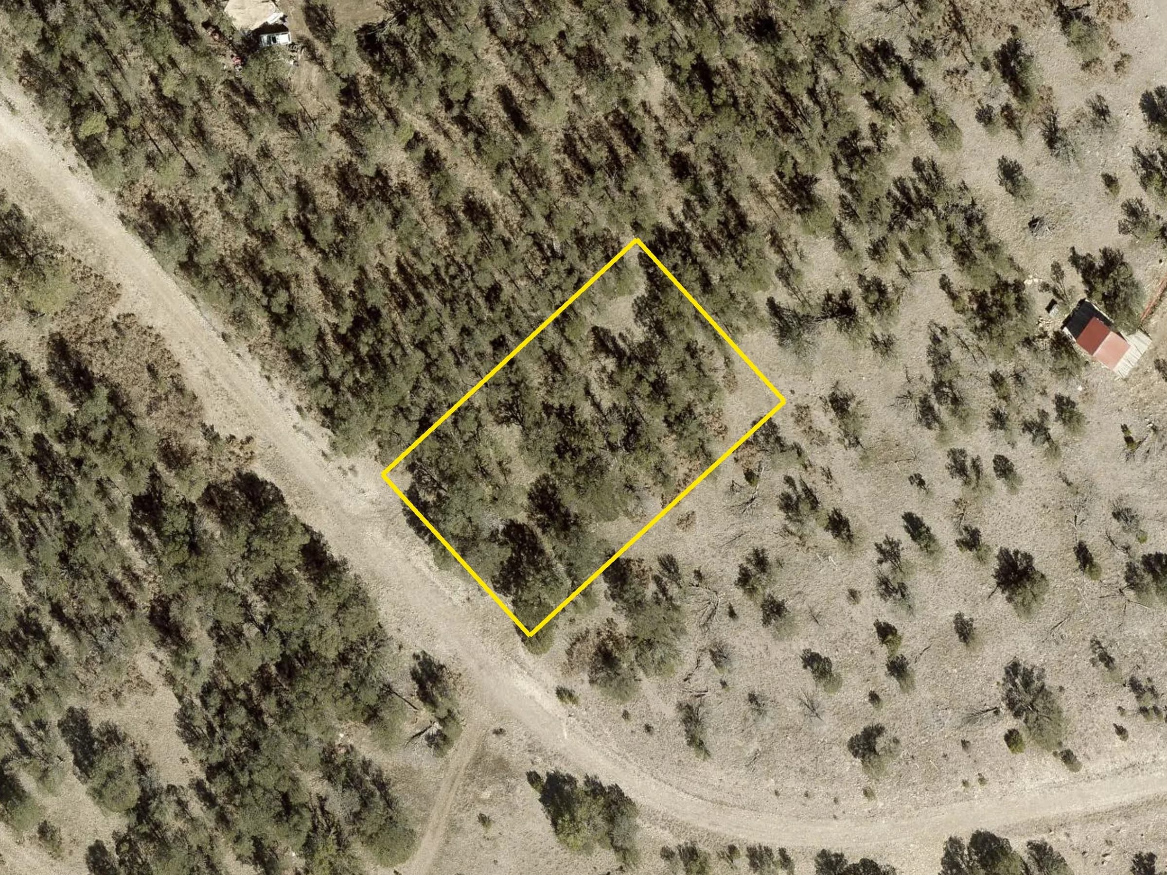 County 2026 aerial with the lot outlined in yellow