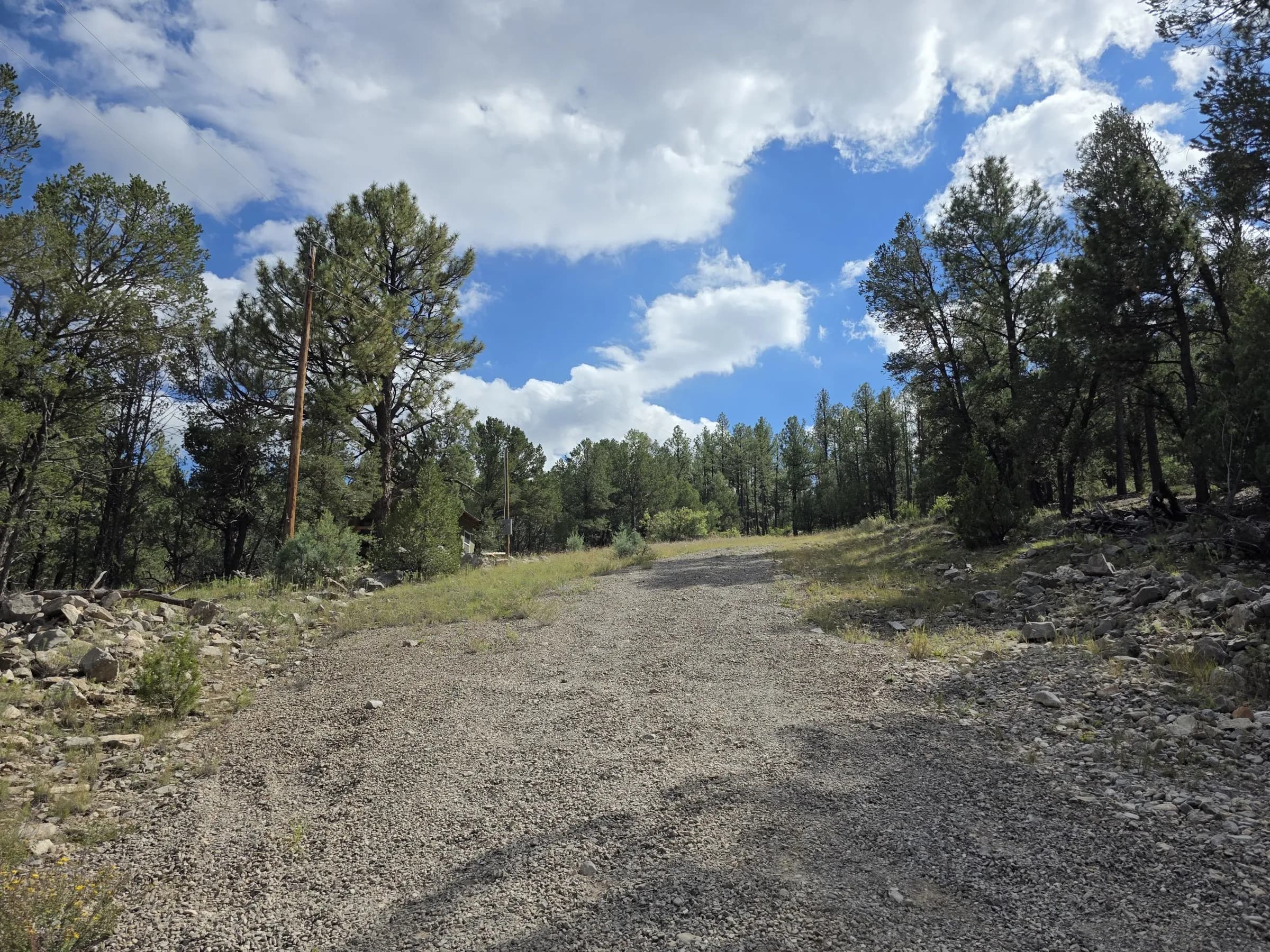Tres Marias Drive leading to the lot